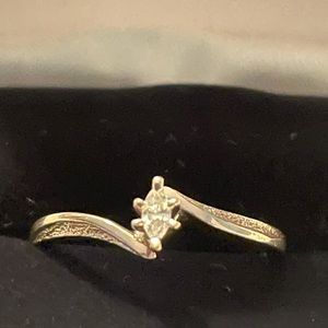 Beautiful 10k White Gold Diamond Ring in size 5